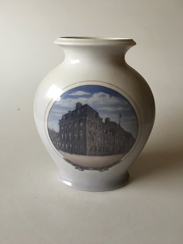 Royal Copenhagen Art Nouveau Vase No. 3403 med motiv af Bredgadepalæ