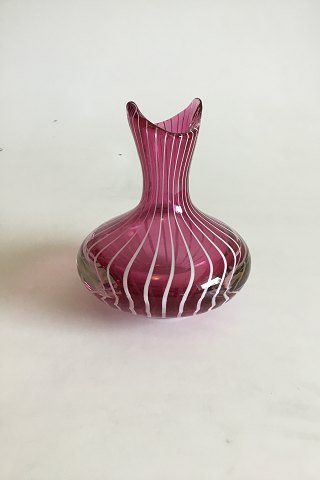 Sea of Sweden/Kosta Vase med rubinrødt og hvidt glas No 535