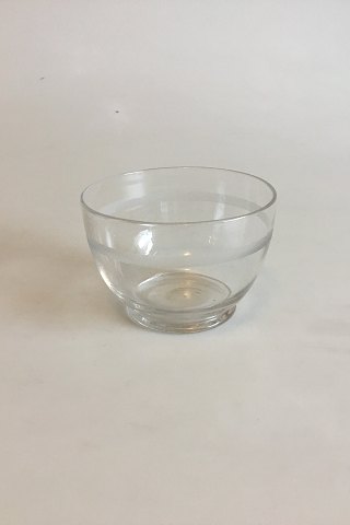 Lille skål af klart glas med båndslibning