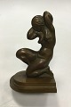 Bronzefigur/Bogstøtte af knælende kvinde