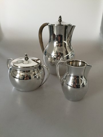 Hans Hansen Sterling Sølv Kaffekande, Flødekande og Sukkerskål designet af Karl 
Gustav Hansen