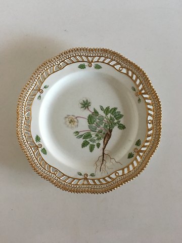 Royal Copenhagen Flora Danica Frokosttallerken No 20/3554 med Gennembrudt Kant