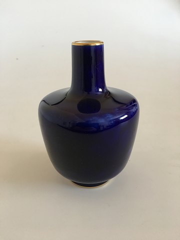 Sevres Vase i Blå Glasur med Guldkant
