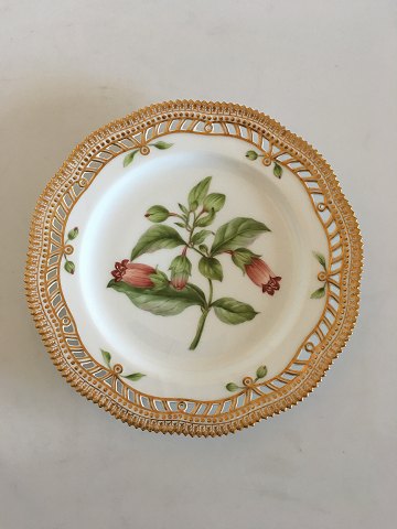 Royal Copenhagen Flora Danica Frokosttallerken med Gennembrudt Kant No 3554