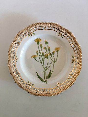 Royal Copenhagen Flora Danica Spisetallerken No. 3553 med Gennembrudt Kant