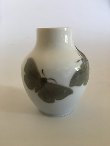 Royal Copenhagen Art Nouveau Vase No. 318/45a med Natsværmere Dekoration