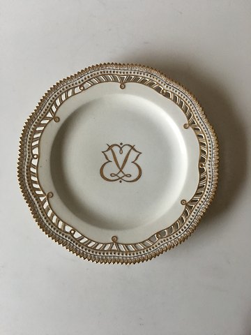 Royal Copenhagen Flora Danica Tallerken med Gennembrudt Kant og Monogram.