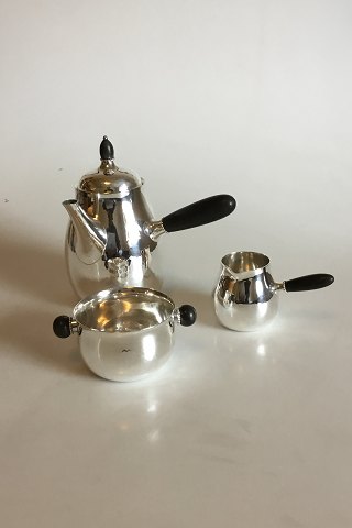 Georg Jensen Kaffesæt bestående af Kaffekande No 80, Flødekande No 80 A og 
Sukkerskål No 80 B