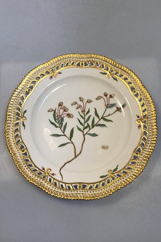 Royal Copenhagen Flora Danica Frokosttallerken No 20/3554 med gennembrudt kant