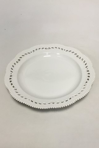 Royal Copenhagen Hvid Flora Danica Perlestel Fad med gennembrudt kand No. 
20/3574