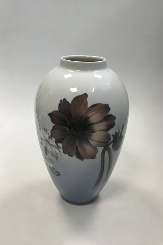 Royal Copenhagen Vase No 2660/1099 med Rødbrune og Hvide Blomster