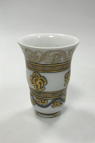 Bing og Grøndahl Art Nouveau vase med gulddekoration. Signeret af Jo Hahn Locher 
No 630