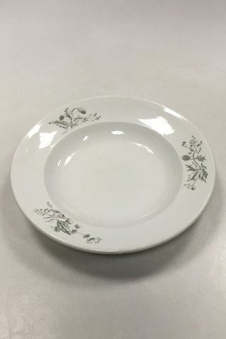 Royal Copenhagen Hotelporcelæn dekoreret med vilde planter Dyb Tallerken No 6002