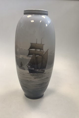 Royal Copenhagen Art Nouveau Vase med skib No 2106/763