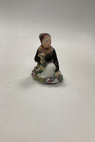 Royal Copenhagen Overglasur figur af Amager Blomster Pige No 12412