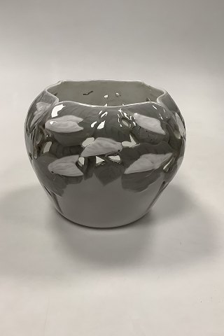 Royal Copenhagen Unika Vase af Cathrine Zernichow med natsværmere No 10025 fra 
1908