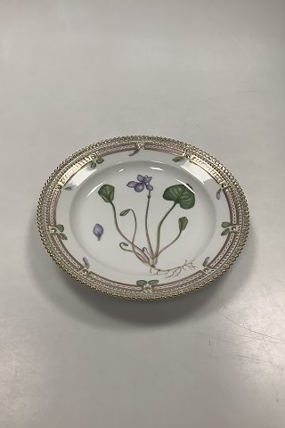 Royal Copenhagen Flora Danica Salat Tallerken No 20 / 3573