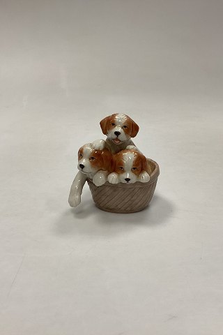 Royal Copenhagen Mini Collection - Gadekryds/ Hundehvalpe i Kurv No. 745