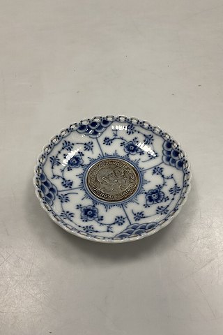 Royal Copenhagen  Musselmalet Helblonde Askebæger / Platte med Sølvmønt No 
1/1009