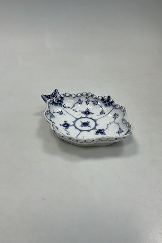 Royal Copenhagen Musselmalet Helblonde Bladformet fad No 1076