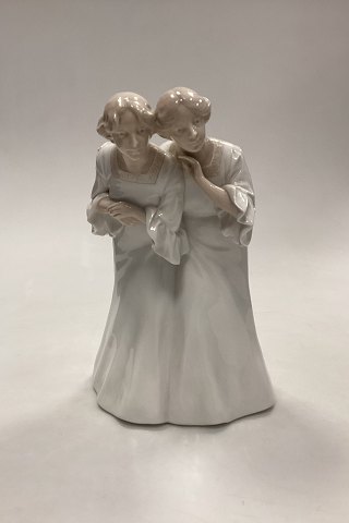 Royal Copenhagen Art Nouveau Figur  - To unge kvinder No. 822