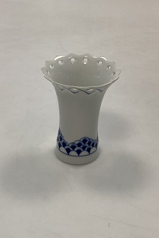 Bing og Grøndahl Kronberg Lille Vase No. 673 med Gennembrudt Kant