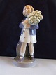 Royal Copenhagen figur Maj Pige med Blomster No 4527