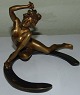 Art Nouveau Nøgen dame på hestesko i bronze af Georges Recipon
