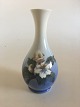 Royal Copenhagen Vase No 53/57 med Blomstermotiv