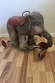 Steiff 125 Elefant på fire hjul