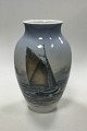 Royal Copenhagen Art Nouveau Vase med sejlskib No 2869/4044