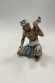 Dahl Jensen Figur af Sudanesisk mand med kakadue No. 1305