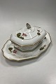 Royal Copenhagen Art Nouveau Stel No. 225 Pelargonie Terrin med fad No. 2038