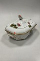 Royal Copenhagen Art Nouveau Stel No. 225 Pelargonie Terrin No. 2038 / 2040