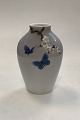 Bing og Grøndahl Vase med Blå Sommerfugle No. 7777/239