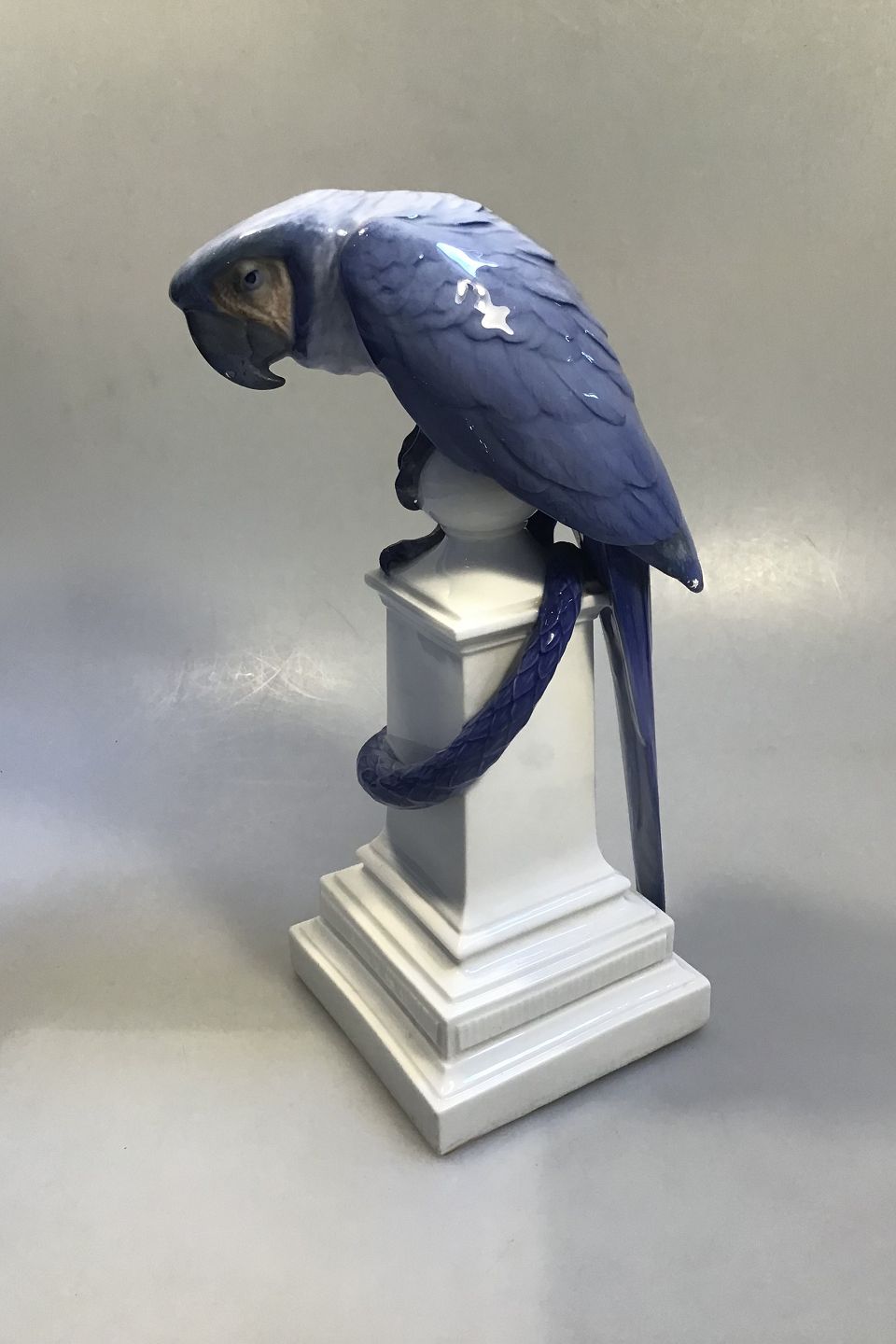 Danam Antik * Royal Figur Blå papegøje på søjle Christian Thomsen No 866